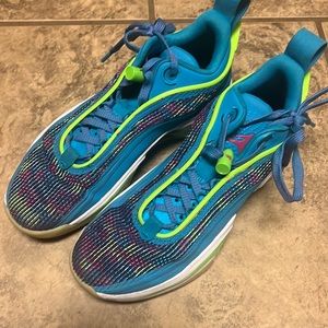 Jordan size 8 men’s basketball shoes very good condition